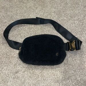 LULULEMON WEAR EVERYWHERE SHERPA FLEECE BELT BAG